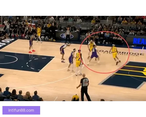 内姆布哈德球鞋被踩掉后迅速捡起举高干扰投篮遭判技术犯规